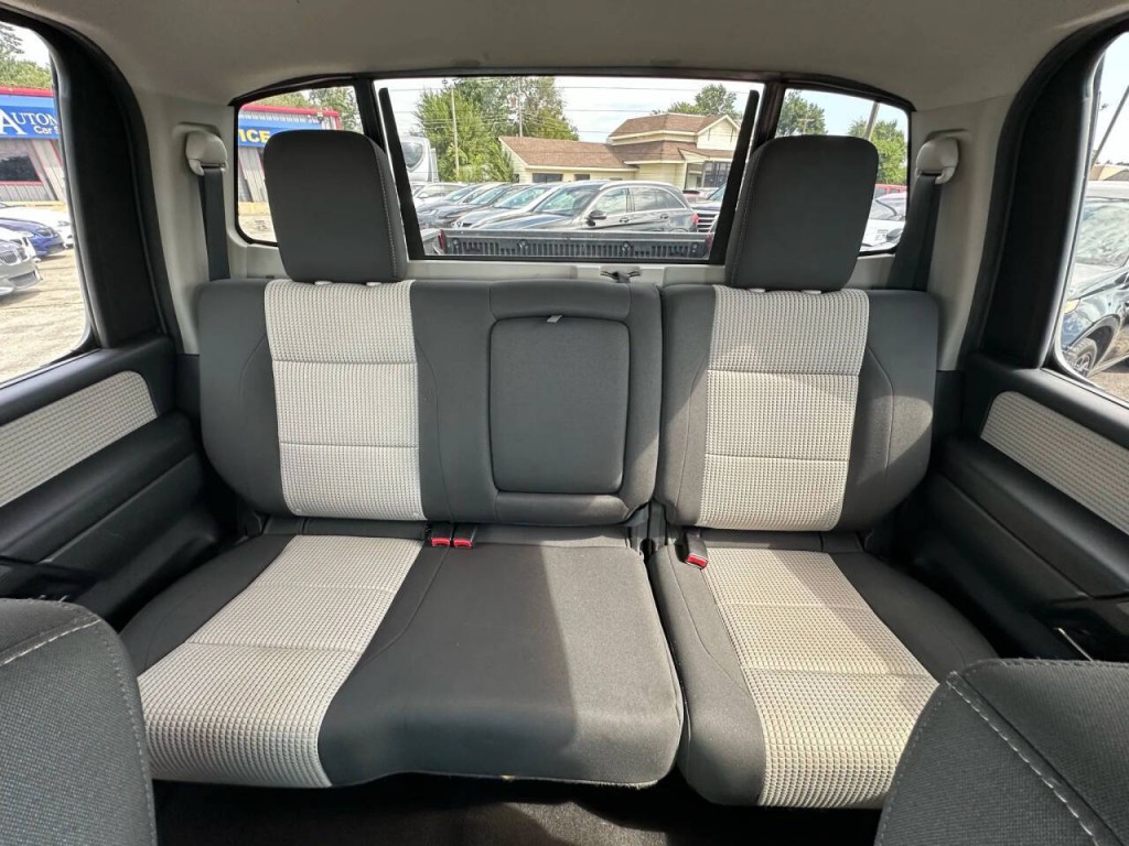 2012 Nissan Titan Image 16