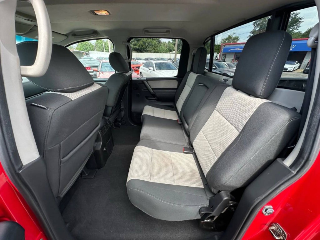2012 Nissan Titan Image 17