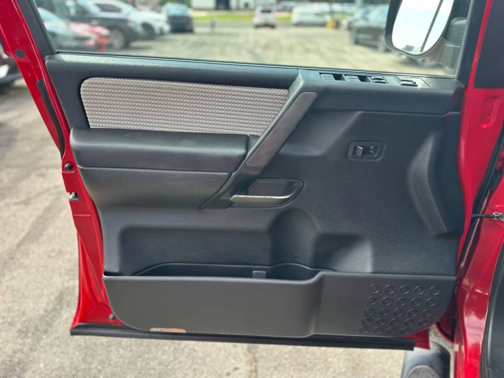 2012 Nissan Titan Image 18