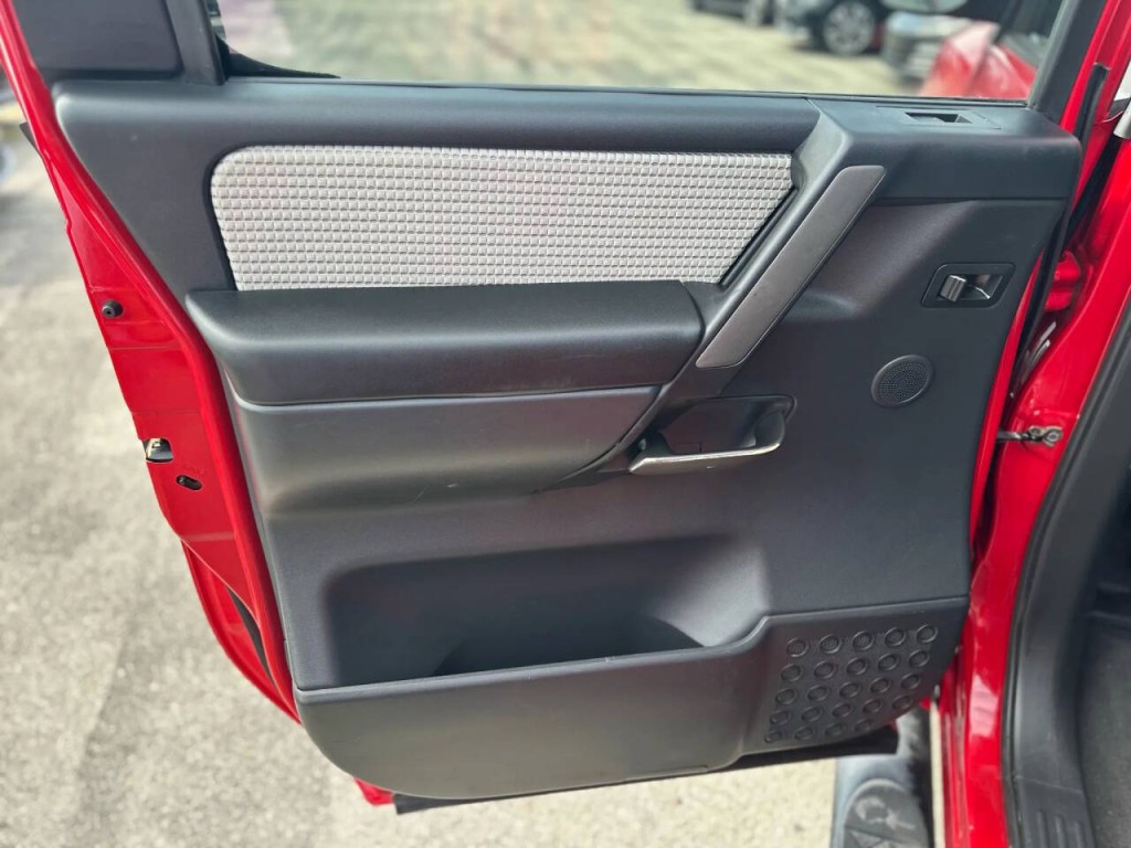 2012 Nissan Titan Image 19