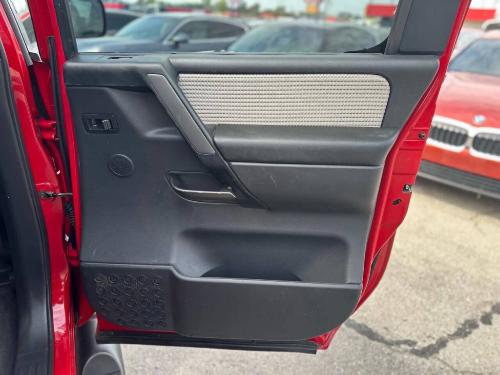 2012 Nissan Titan Image 21