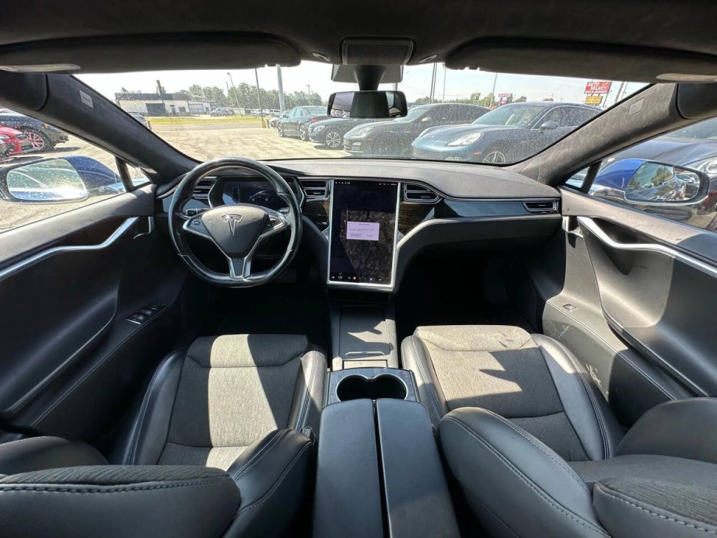 2017 Tesla Model S Image 10