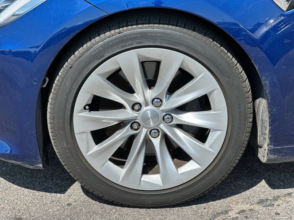 2017 Tesla Model S Image 20