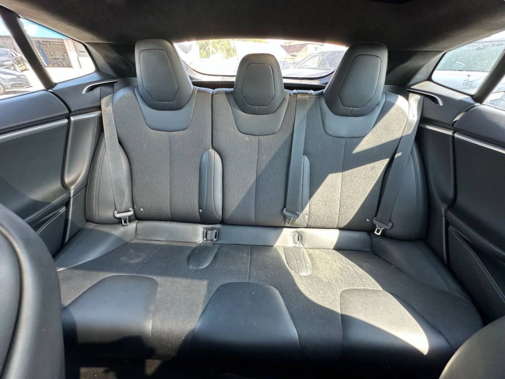 2017 Tesla Model S Image 16