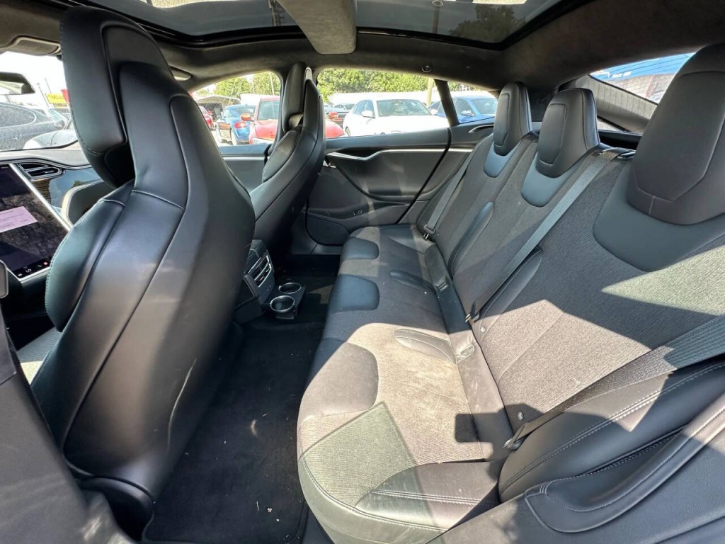 2017 Tesla Model S Image 17