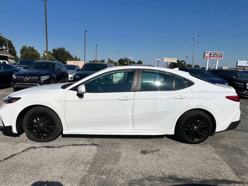 2025 Toyota Camry Image 2