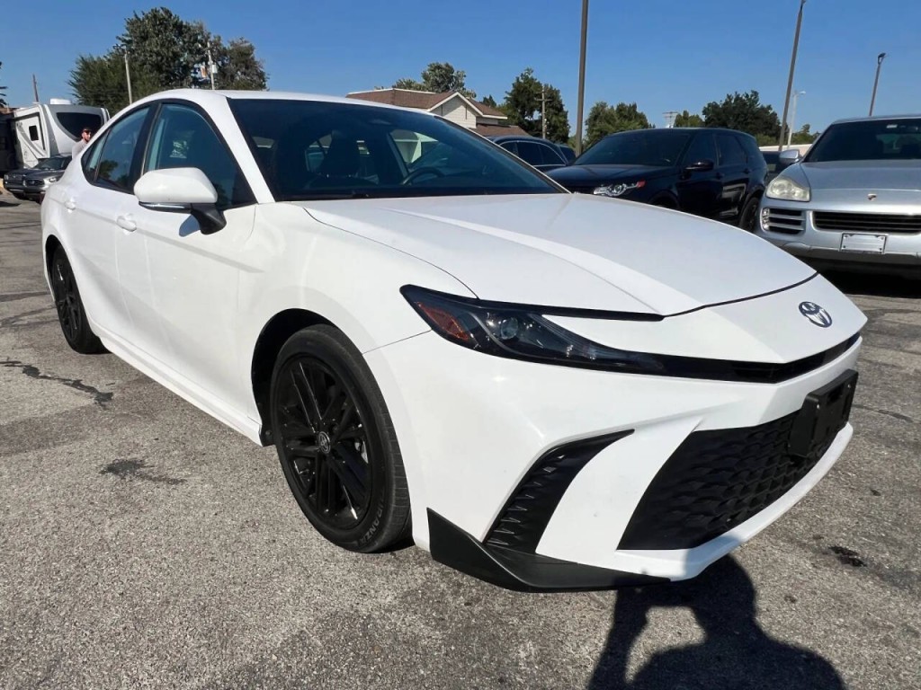 2025 Toyota Camry Image 7