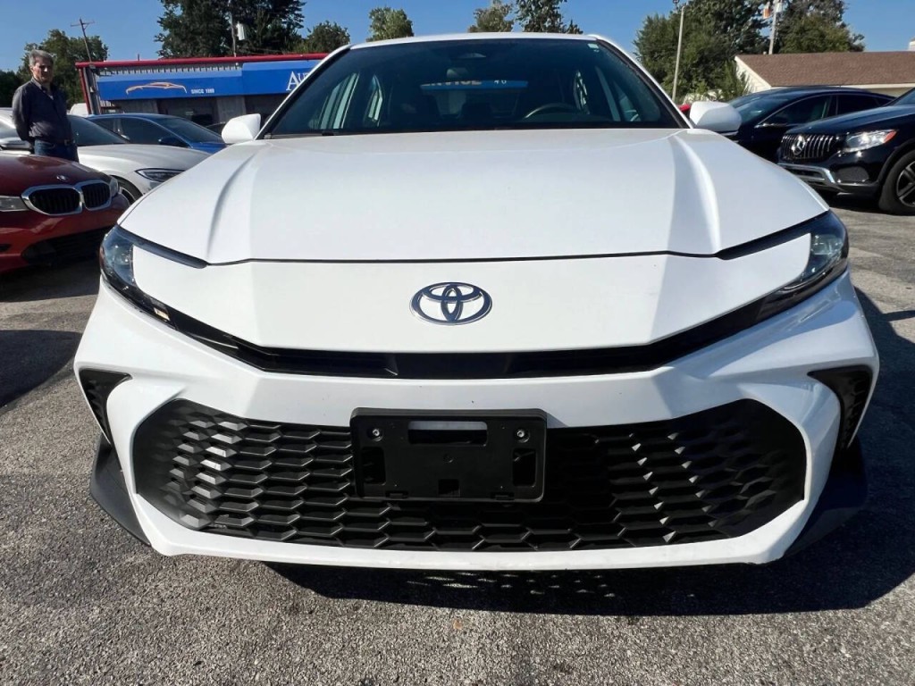 2025 Toyota Camry Image 8