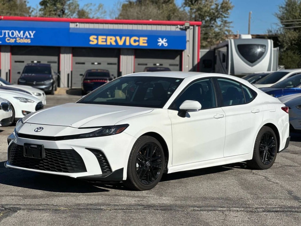 2025 Toyota Camry Image 1