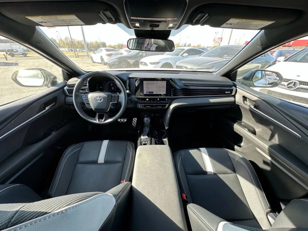 2025 Toyota Camry Image 2