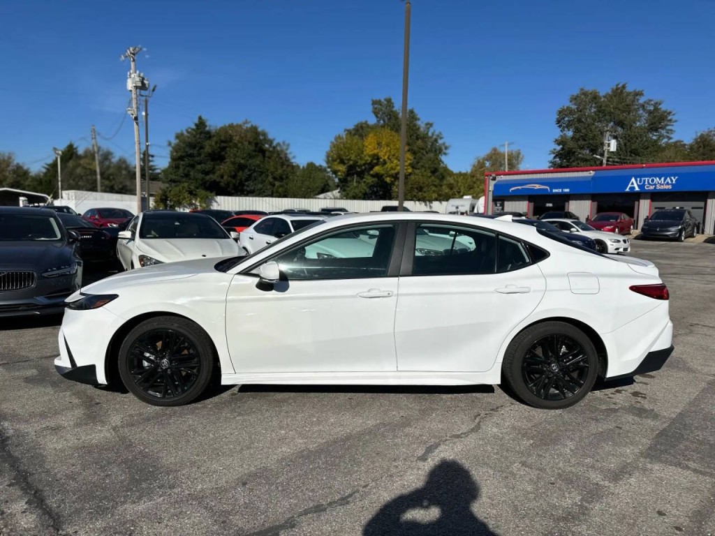 2025 Toyota Camry Image 9