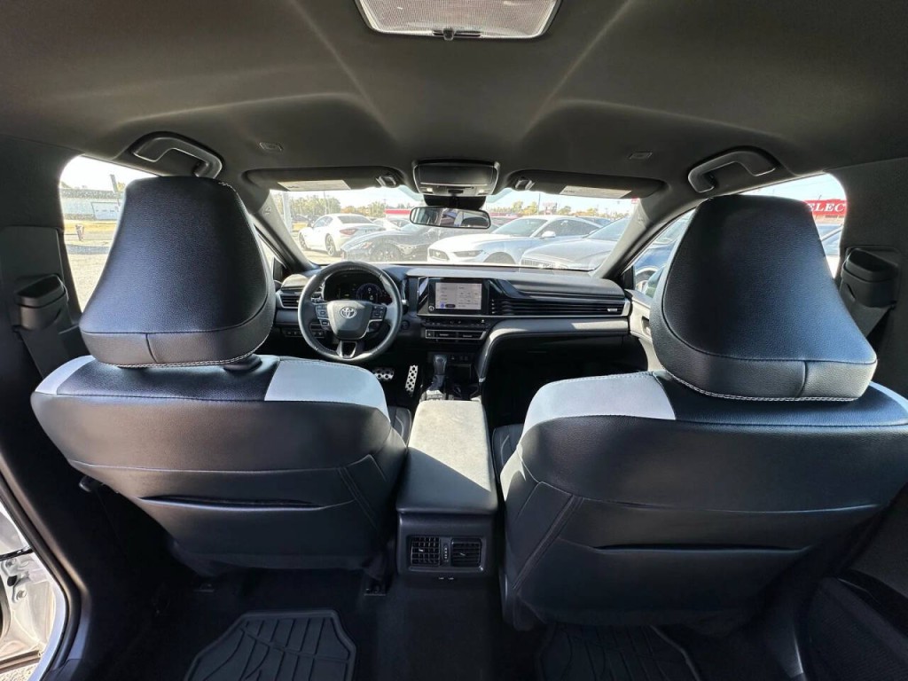 2025 Toyota Camry Image 15