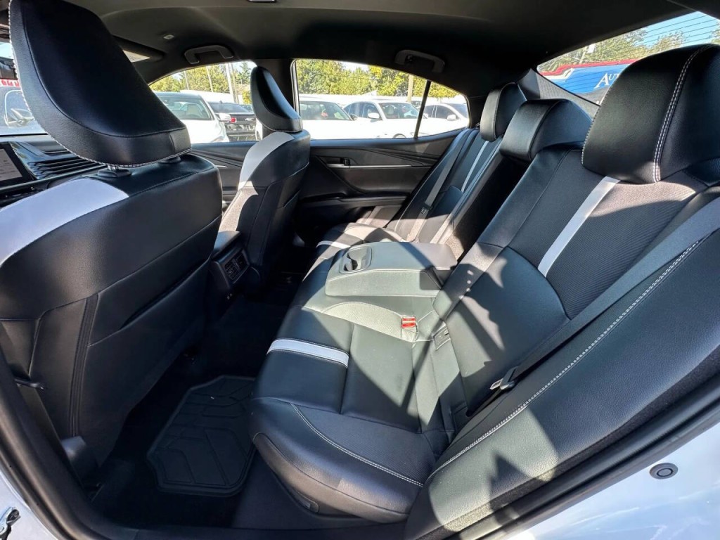 2025 Toyota Camry Image 17