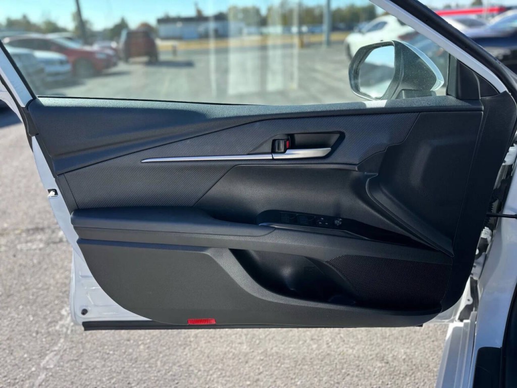 2025 Toyota Camry Image 18