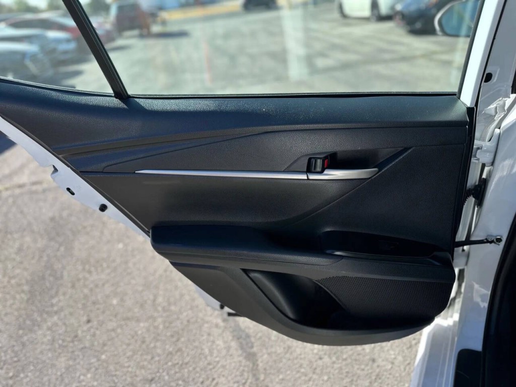 2025 Toyota Camry Image 19