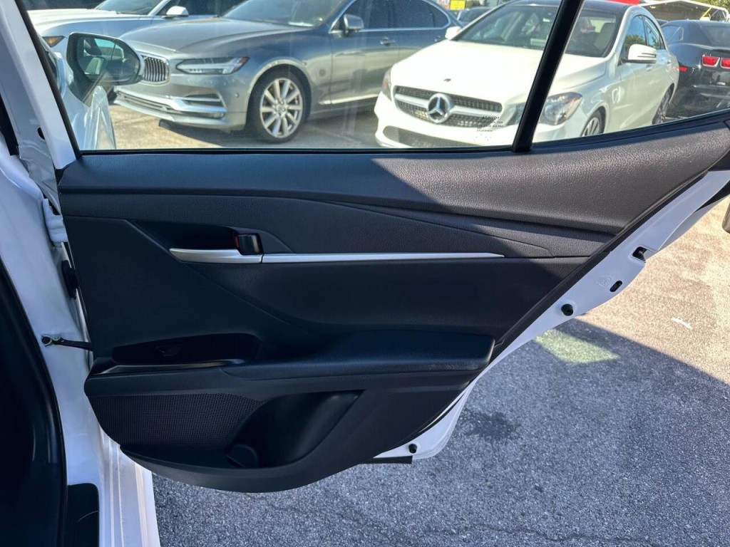 2025 Toyota Camry Image 21