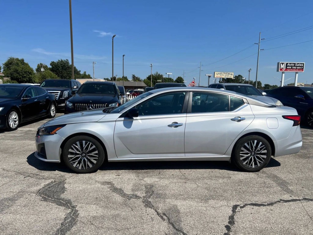 2024 Nissan Altima Image 2
