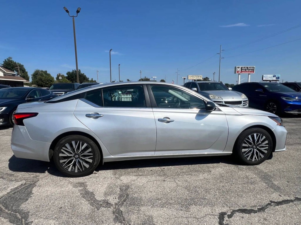 2024 Nissan Altima Image 6