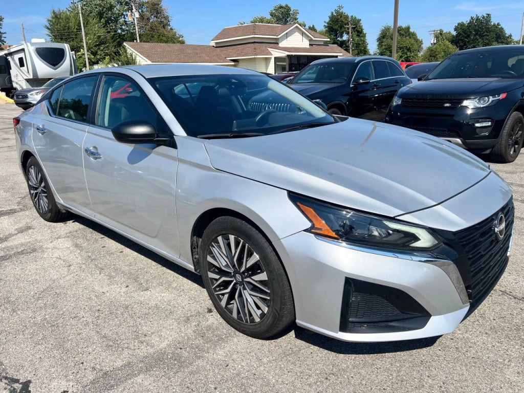 2024 Nissan Altima Image 7