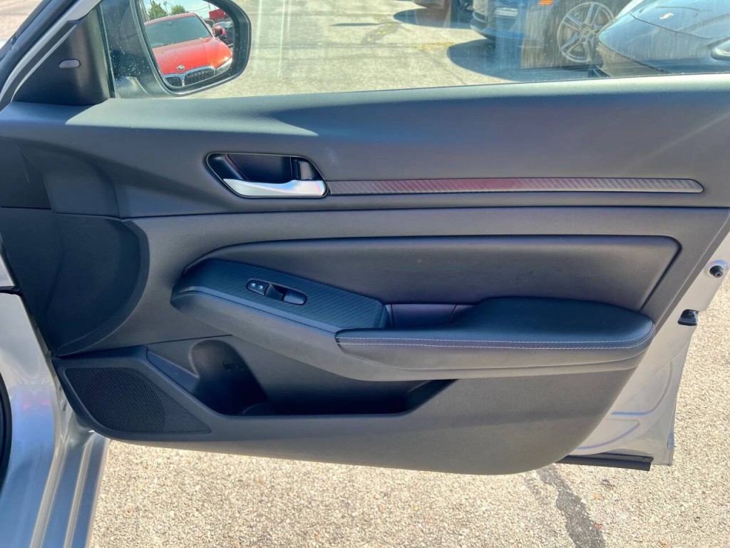 2024 Nissan Altima Image 19