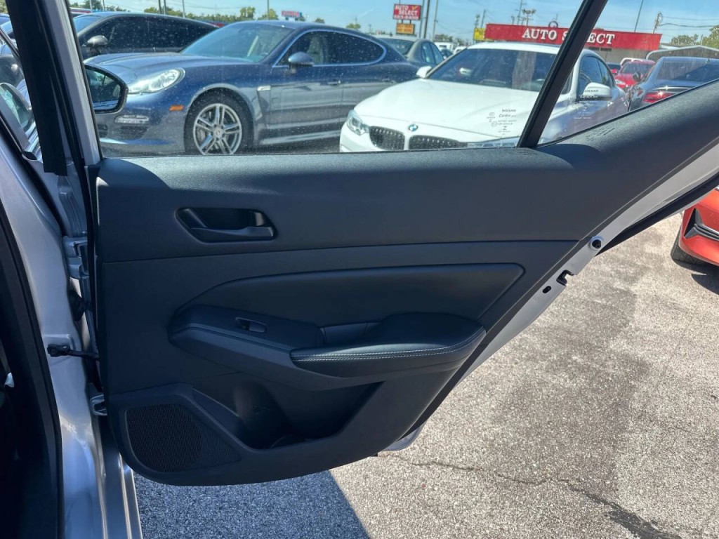 2024 Nissan Altima Image 24