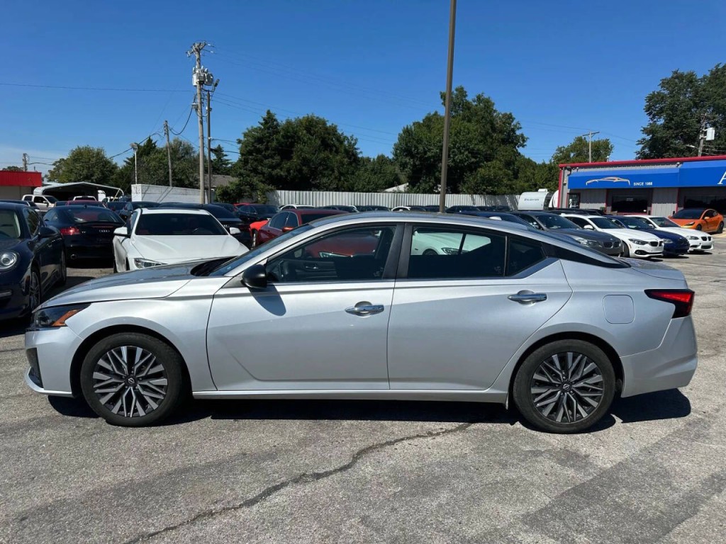 2024 Nissan Altima Image 36