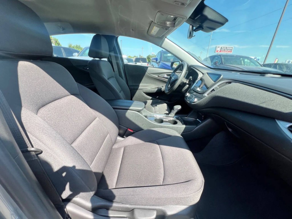 2025 Chevrolet Malibu Image 18