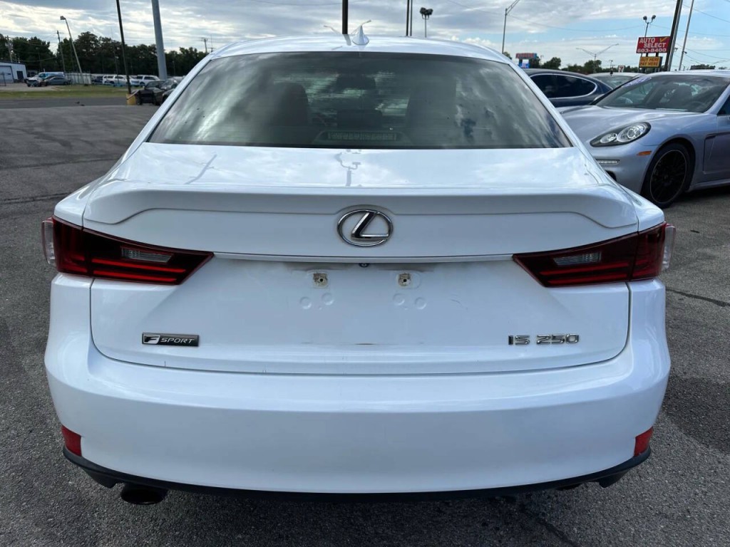 2015 Lexus IS 250 Image 33