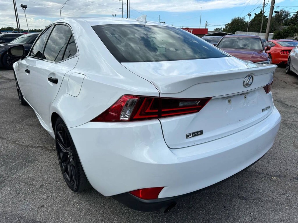 2015 Lexus IS 250 Image 34
