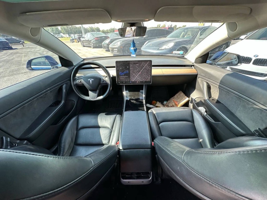 2019 Tesla Model 3 Image 2