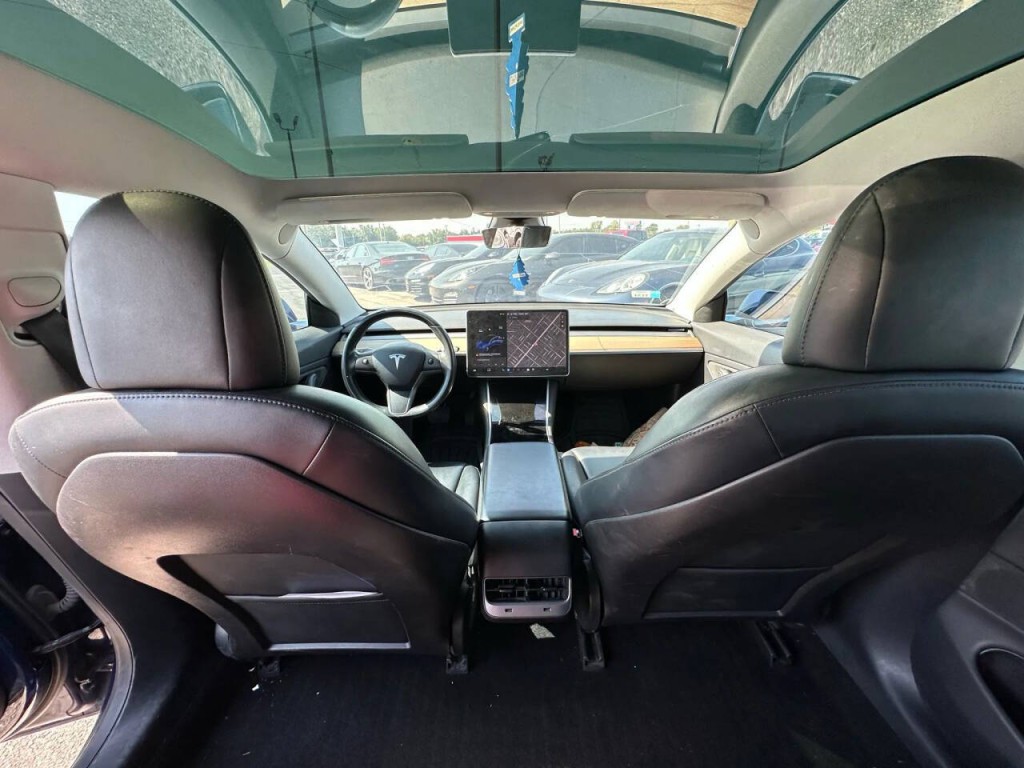 2019 Tesla Model 3 Image 15