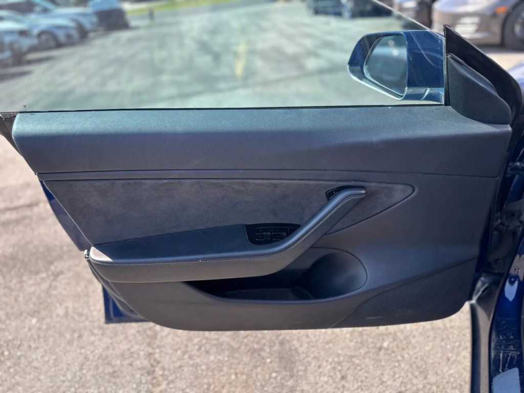 2019 Tesla Model 3 Image 18