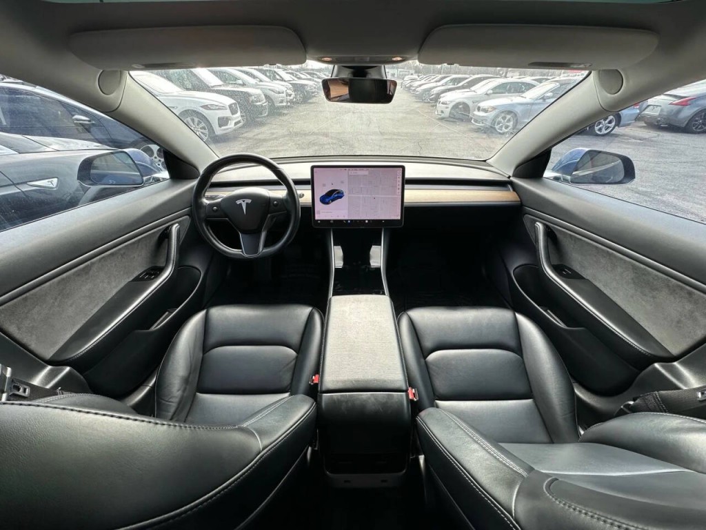 2019 Tesla Model 3 Image 2