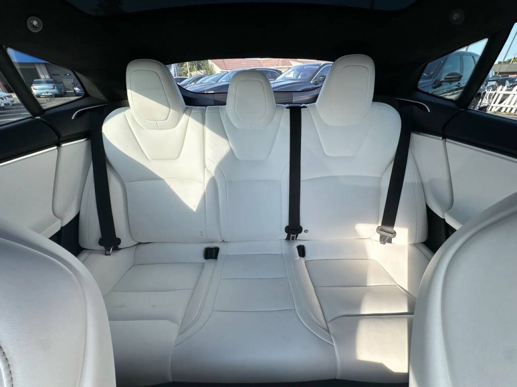 2017 Tesla Model S Image 17