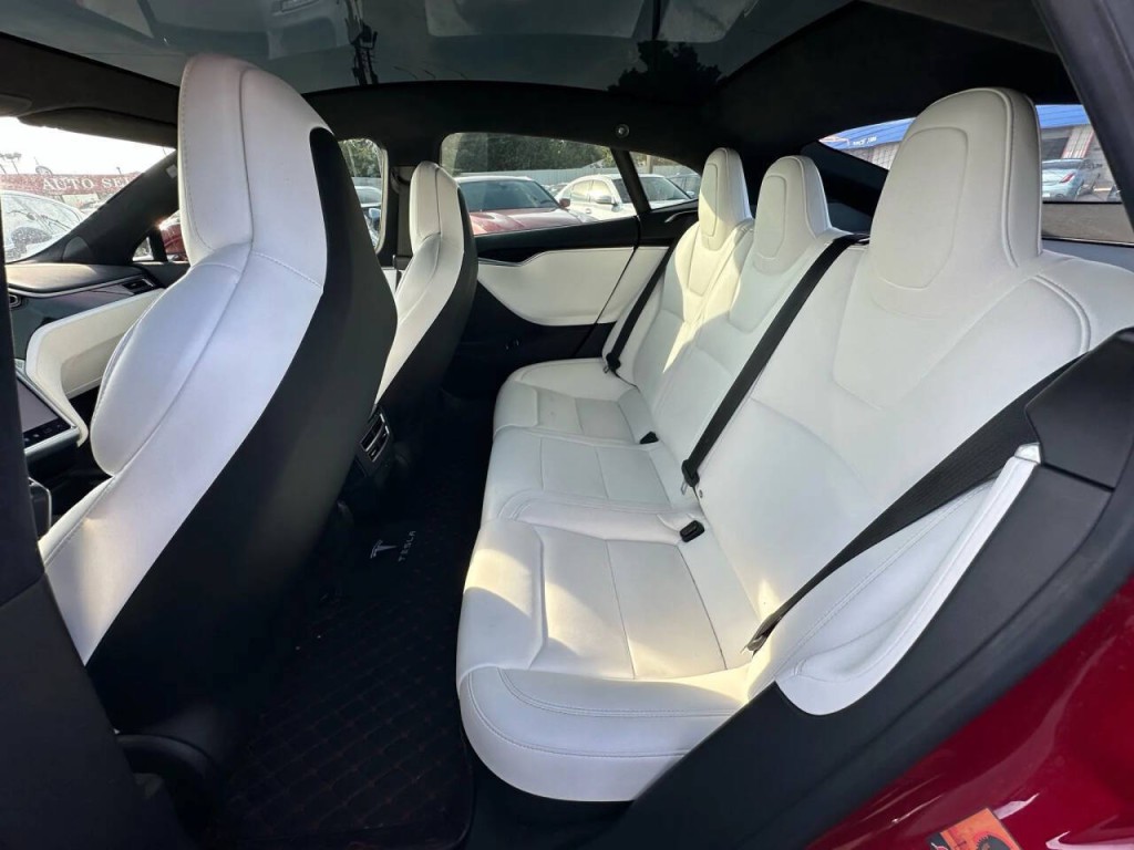 2017 Tesla Model S Image 18