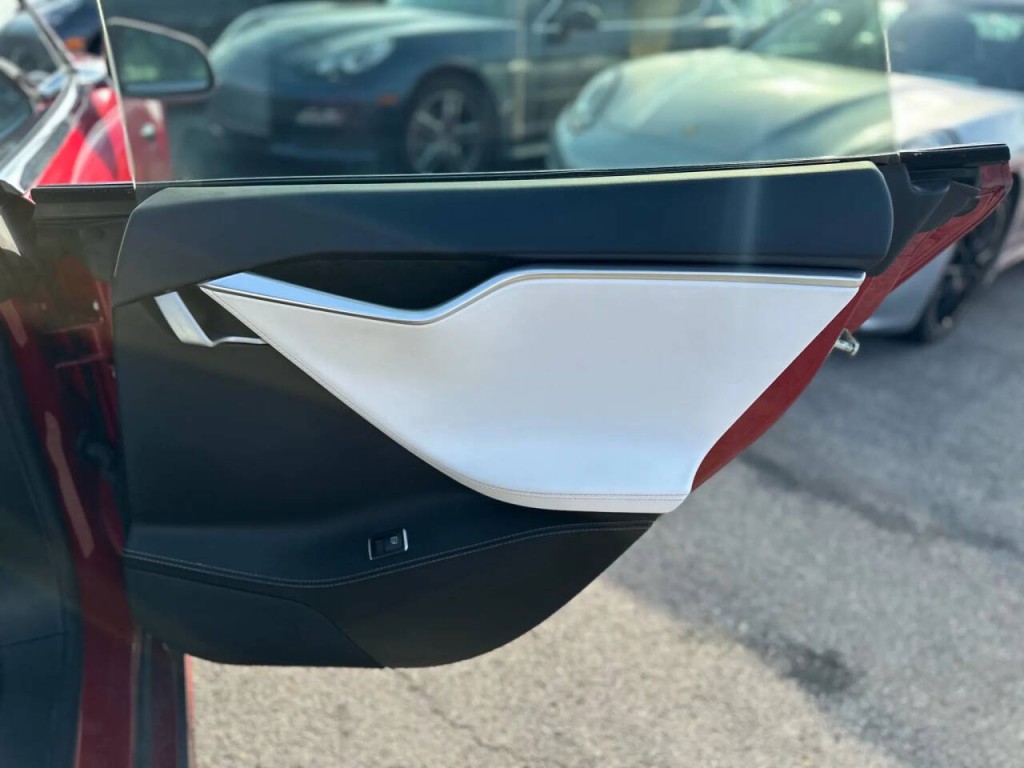 2017 Tesla Model S Image 22