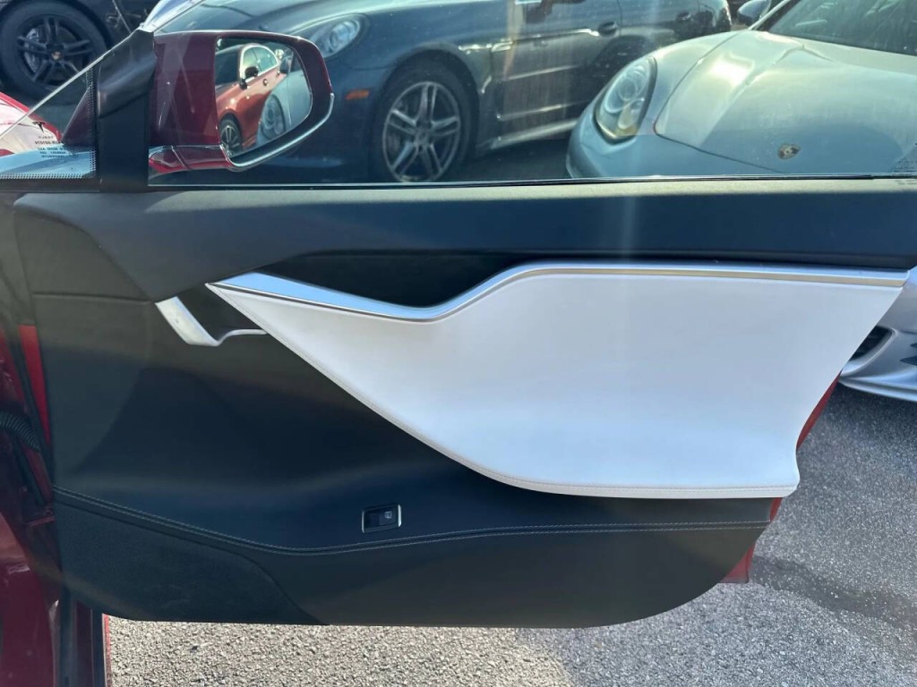 2017 Tesla Model S Image 23