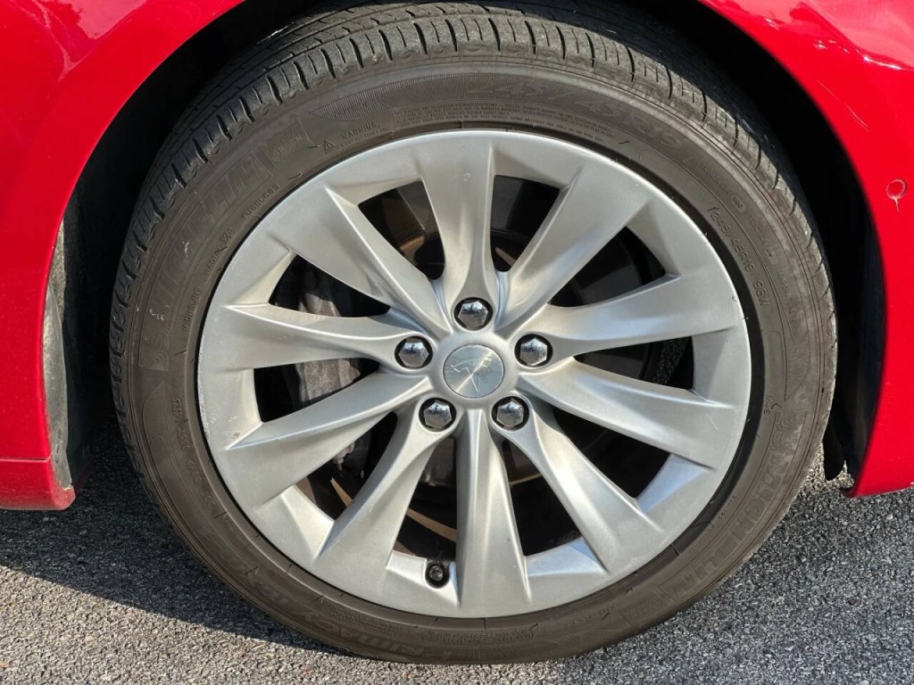 2017 Tesla Model S Image 24