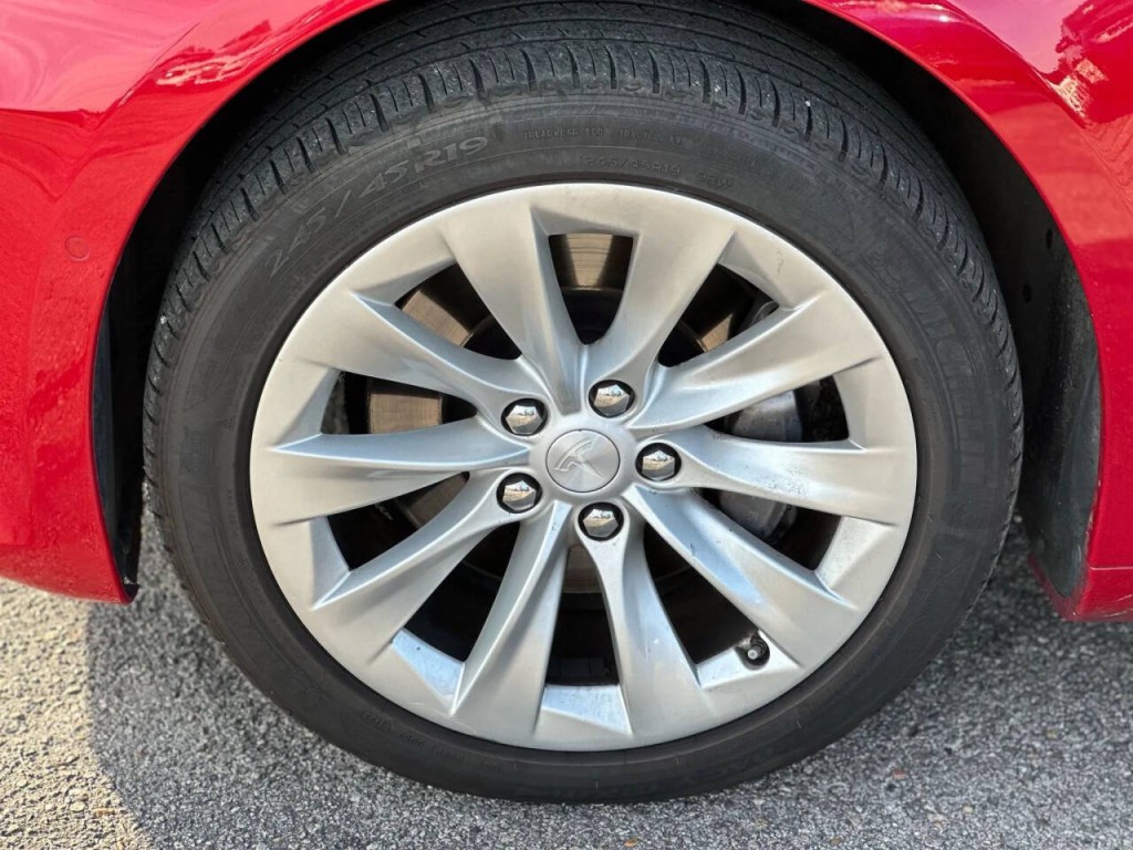 2017 Tesla Model S Image 25