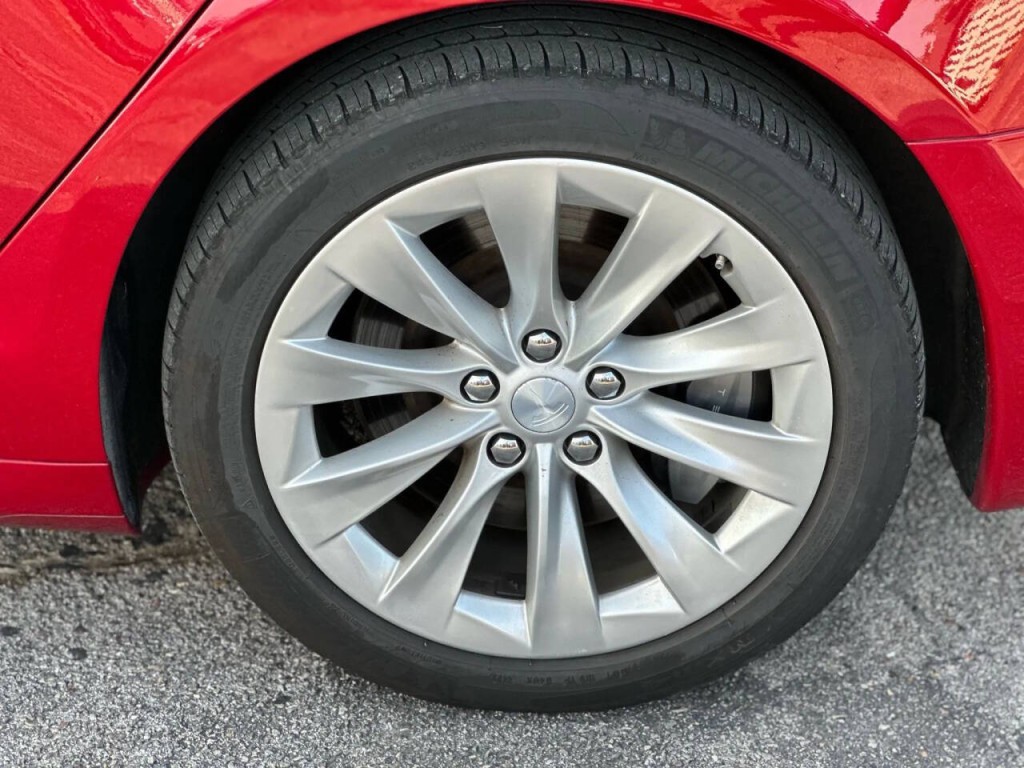 2017 Tesla Model S Image 26