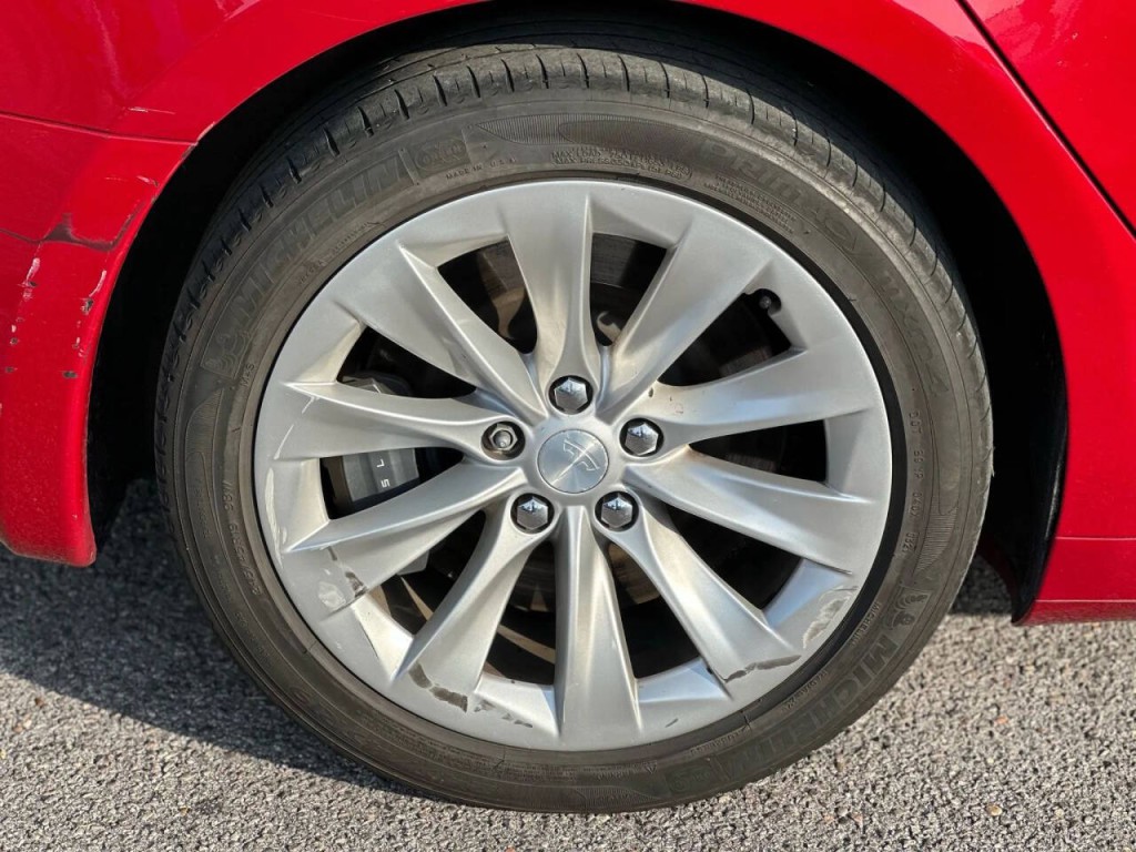 2017 Tesla Model S Image 27