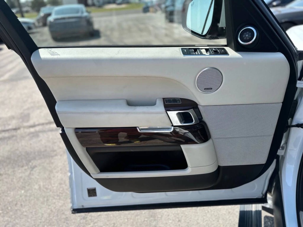 2014 Land Rover Range Rover Image 21