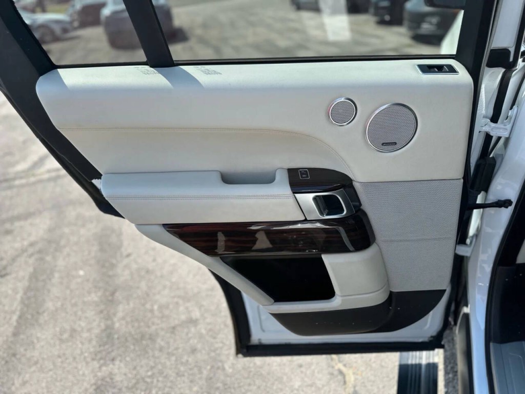2014 Land Rover Range Rover Image 22