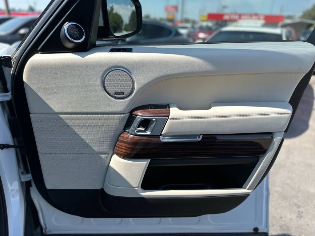 2014 Land Rover Range Rover Image 23