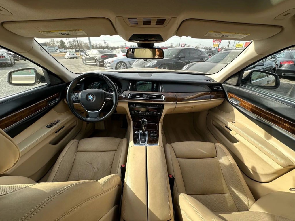 2014 BMW 7 Series Image 2