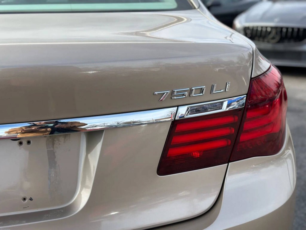 2014 BMW 7 Series Image 8