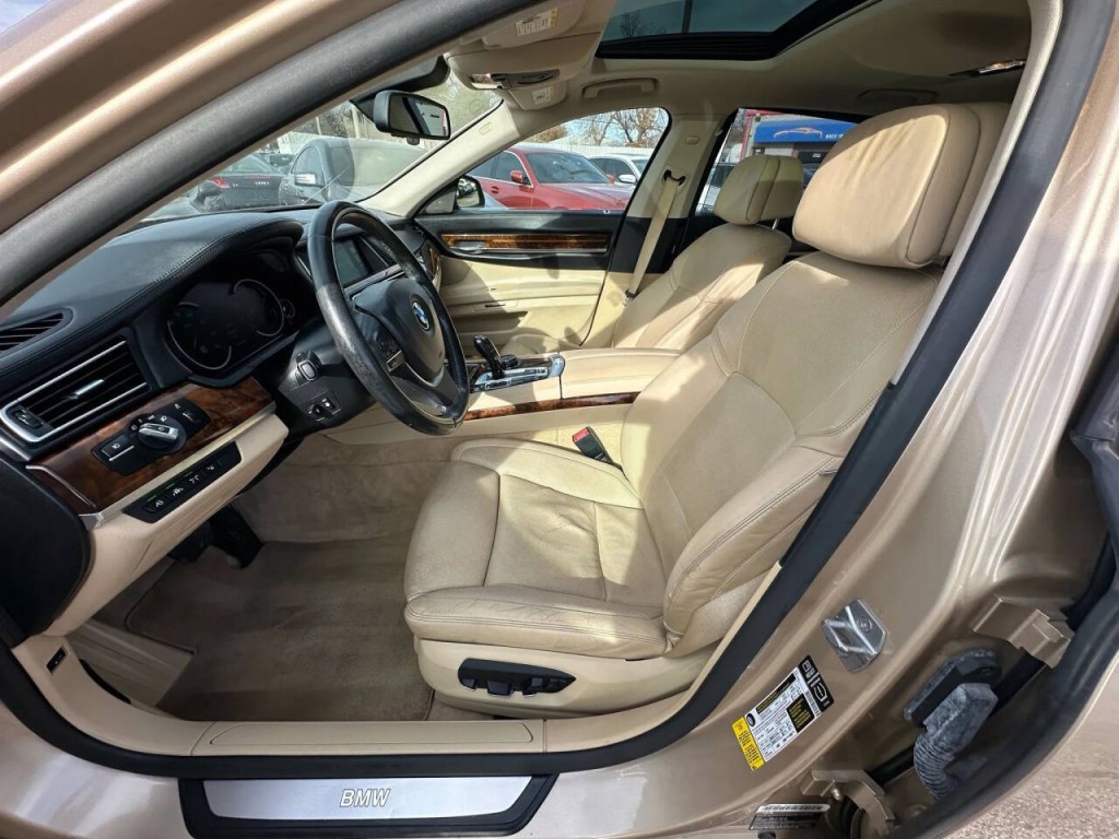 2014 BMW 7 Series Image 11