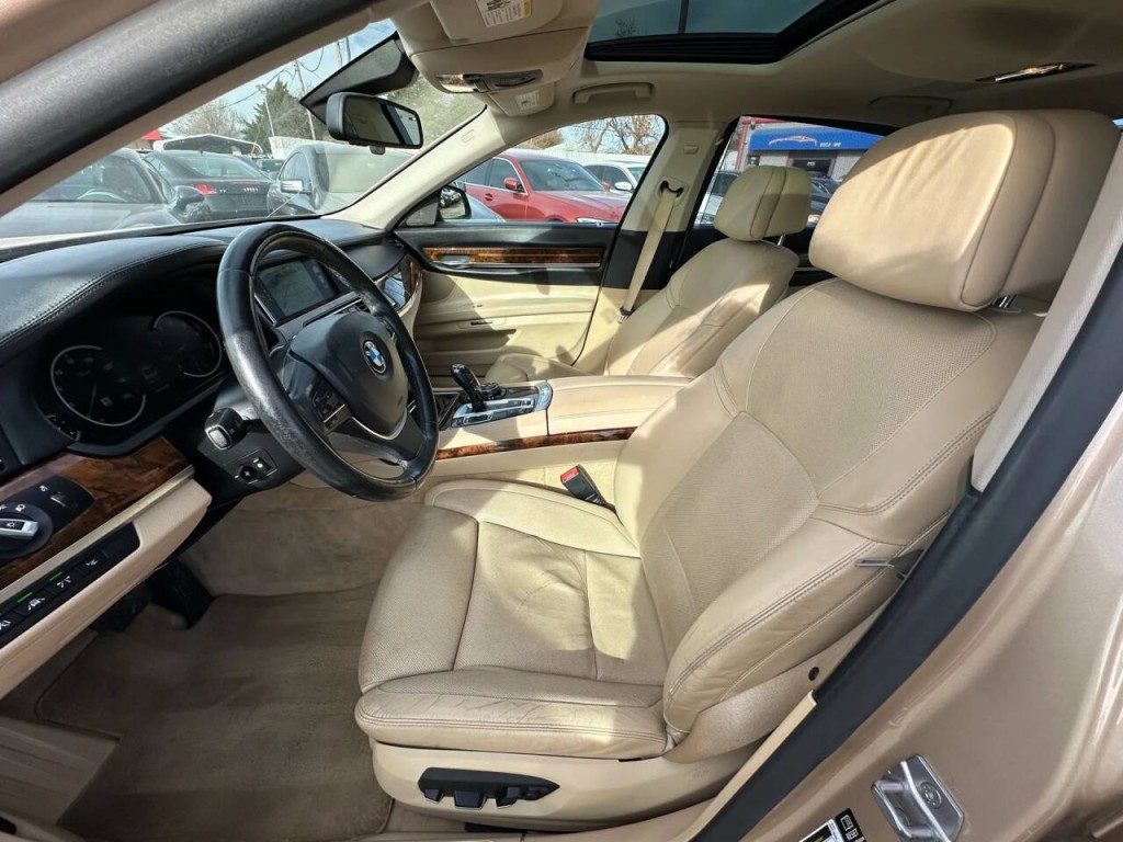 2014 BMW 7 Series Image 12