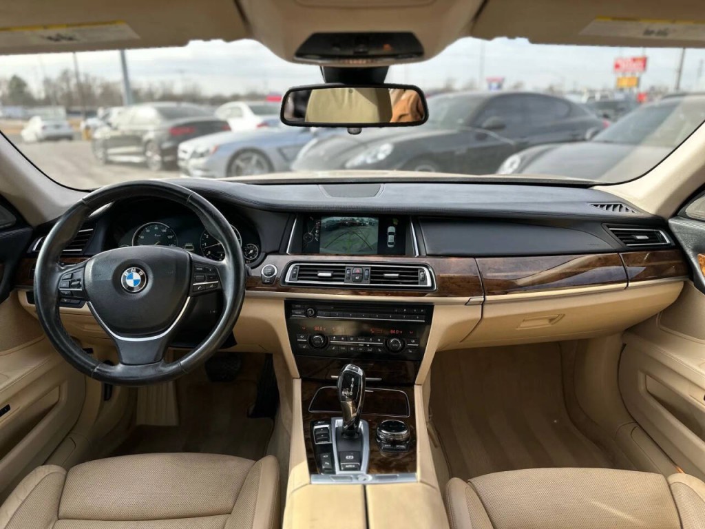 2014 BMW 7 Series Image 14