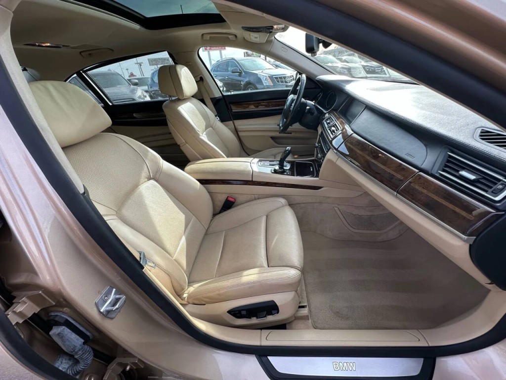 2014 BMW 7 Series Image 15